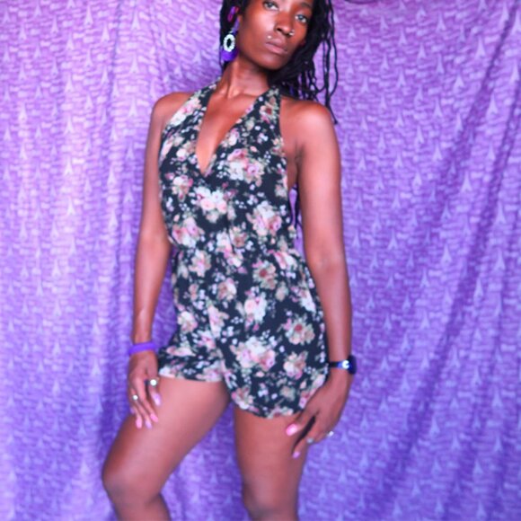 Forever 21 floral halter neck romper playsuit jumpsuit vneck in black multicolor - Picture 4 of 5